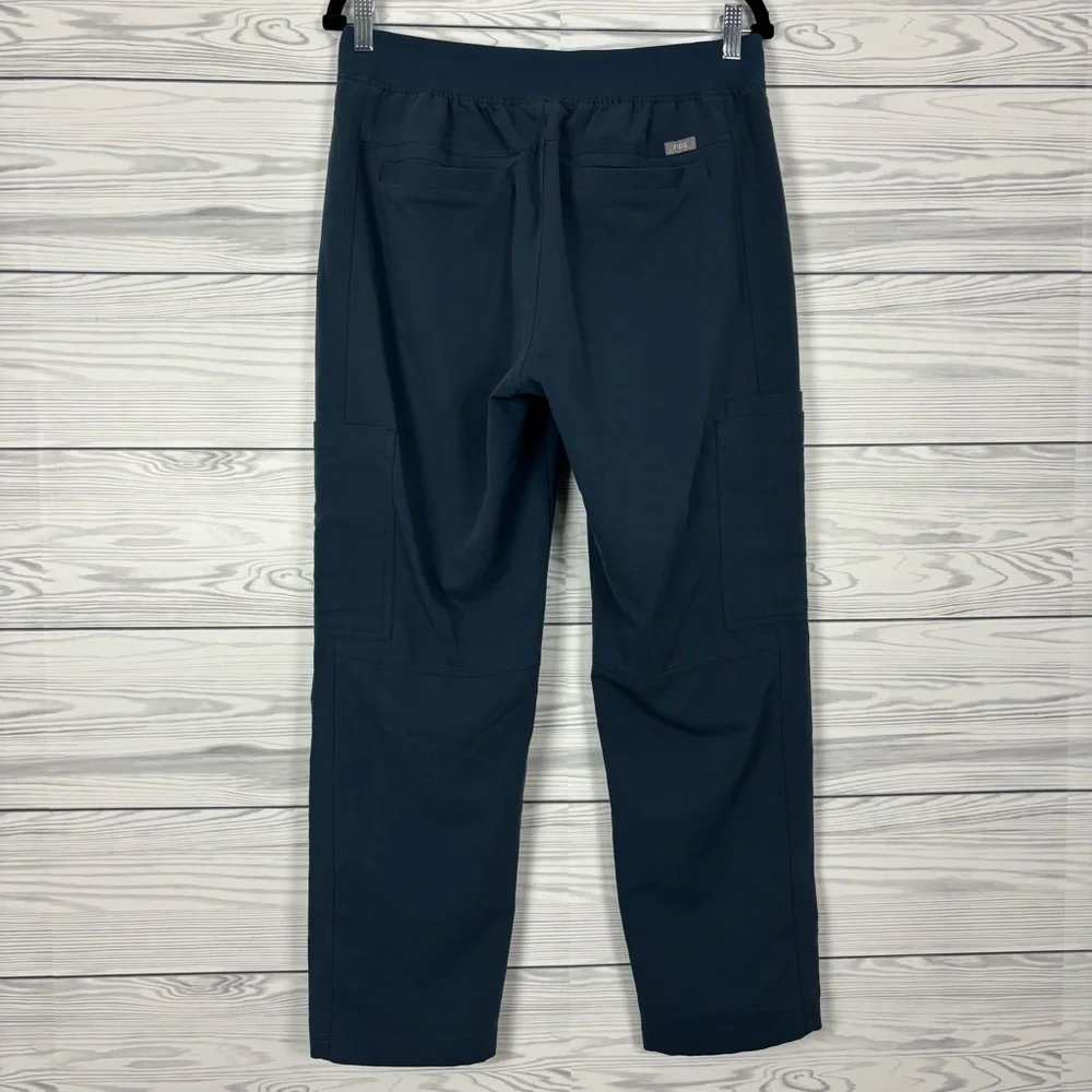 FIGS Men’s Axim Cargo Scrub Pants Navy Blue Size Medium Short